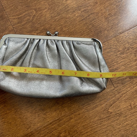 Vintage Y2K Silver LEATHER clutch purse - Picture 7 of 10